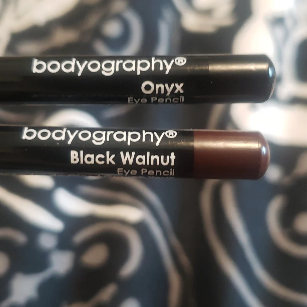 Makeup Bundle - Picture 6 of 6